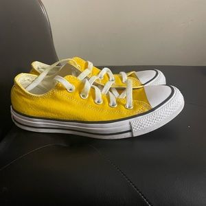 Converse women size 6